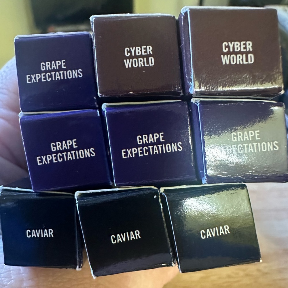 ✨ LAST ONE ✨ CYBER WORLD a MAC LIP PENCIL. RETAIL $25. ** NEW IN THE BOX. - Picture 8 of 9